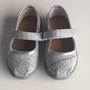 Toms toddler silver sparkle shoes size 5